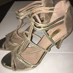 TAHARI “Bella” Gold Strappy Open Tie Heels SZ 6.5M